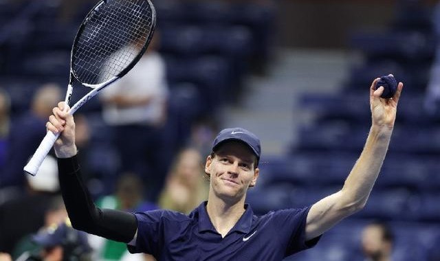 辛纳3-1击败阿利亚西姆，本赛季第三次与阿卡争夺冠军