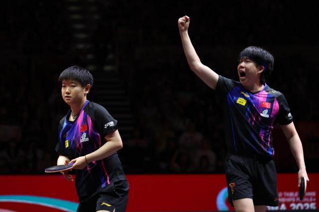 （体育）（5）乒乓球——世乒赛混双决赛：王楚钦_孙颖莎对阵吉村真晴_大藤沙月XxjpseC007399_20250524_PEPFN0A001.jpg